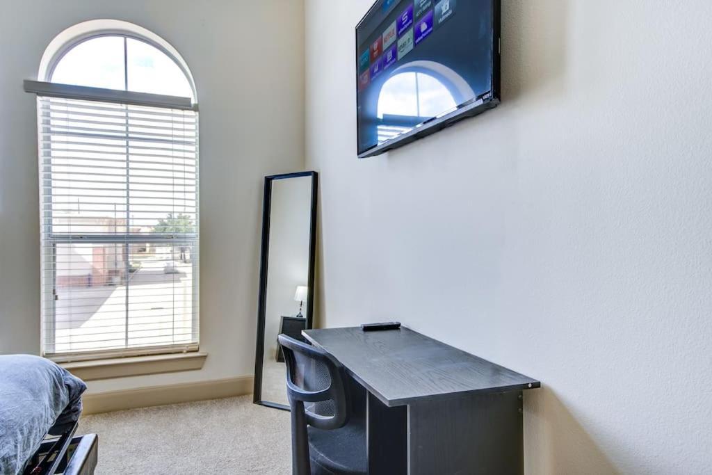 Luxe Apt With Pool, Gym, Wi-Fi, Pets Allowed Apartment Houston Luaran gambar