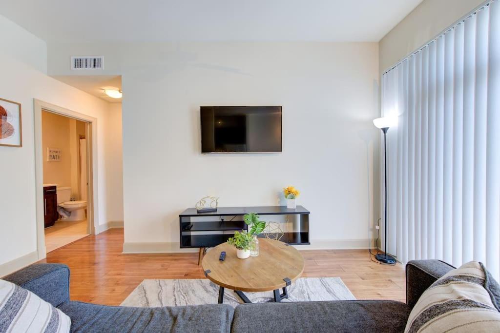 Luxe Apt With Pool, Gym, Wi-Fi, Pets Allowed Apartment Houston Luaran gambar