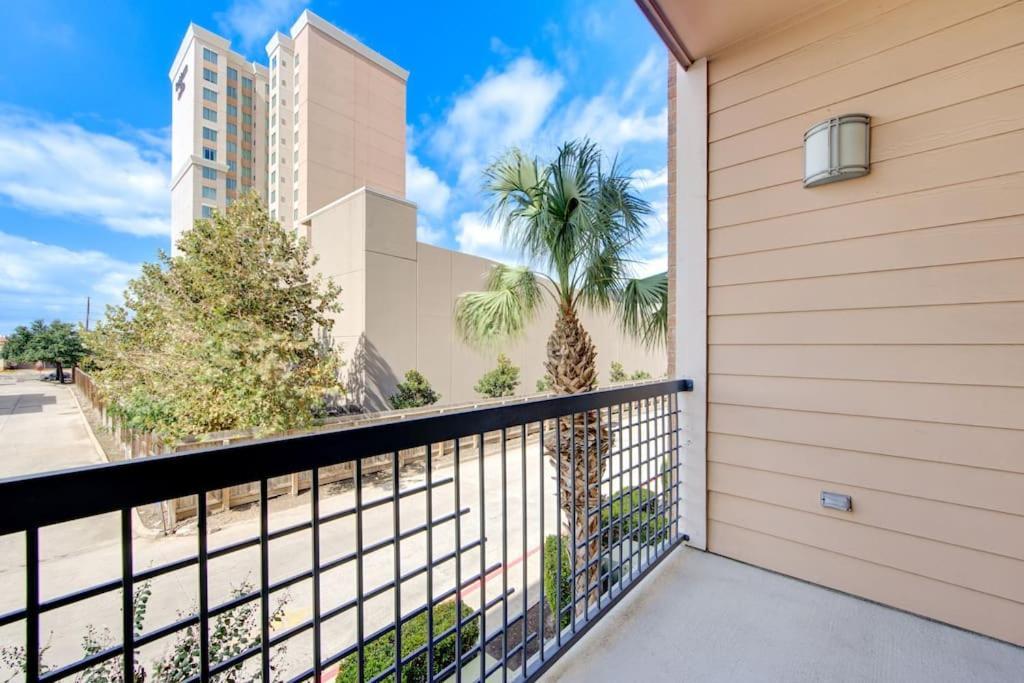 Luxe Apt With Pool, Gym, Wi-Fi, Pets Allowed Apartment Houston Luaran gambar