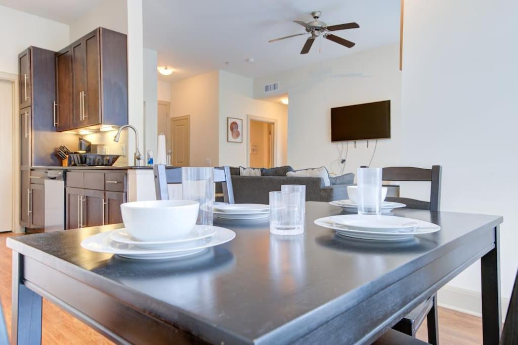 Luxe Apt With Pool, Gym, Wi-Fi, Pets Allowed Apartment Houston Luaran gambar